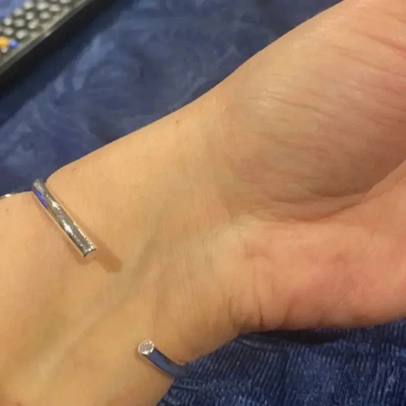 Beautiful Bowknot Bracelet for Women Fashion Creative Birthday Party Jewelry NEW - Picture 4 of 5